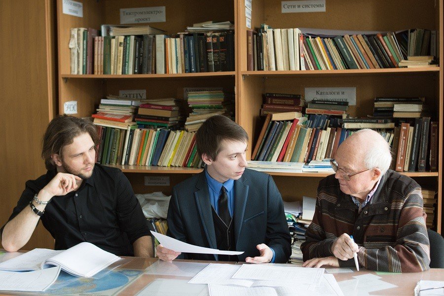 Галимян Сабирович Валеев обучает студентов Политехнического института ЮУрГУ